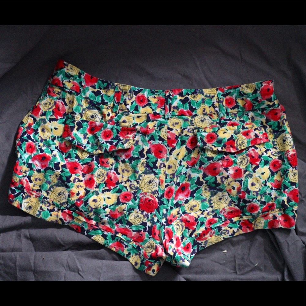 Forever 21 short shorts Spring Roses pattern - Picture 3 of 7